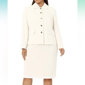 Le suit Jacket & Skirt Set Size 14